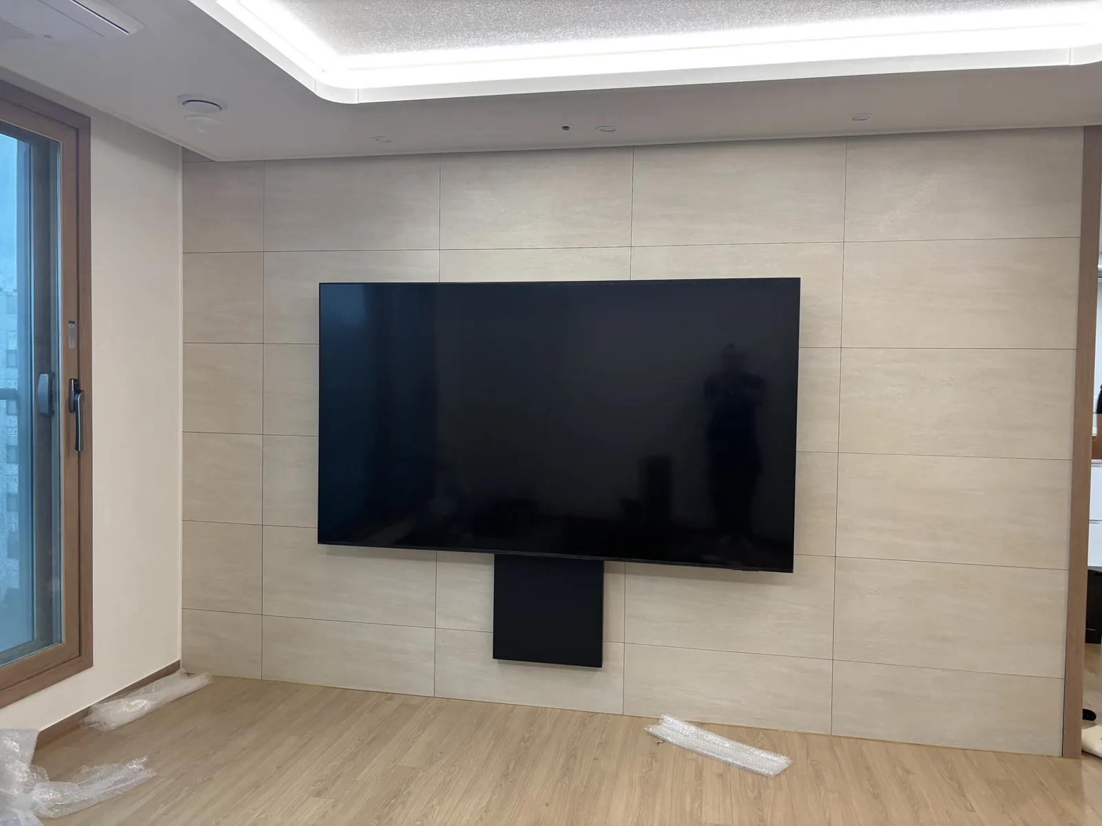 부자TV 벽걸이TV 시공 사진 — 촬영 현장 구로구 항동 — 무타공 · 삼성 85인치