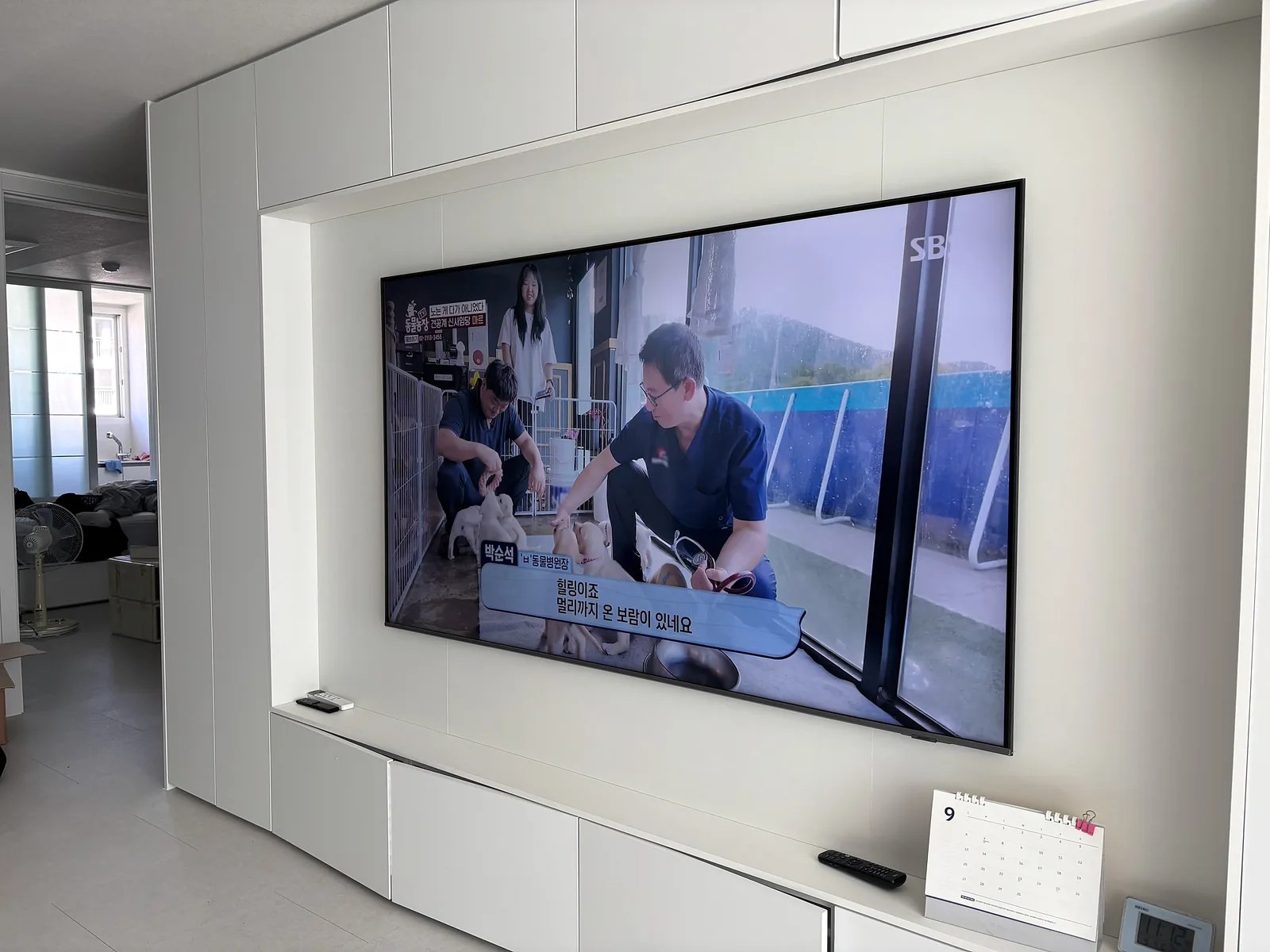 부자TV 벽걸이TV 시공 사진 — 촬영 현장 성북구 삼선동 — 타공 · 삼성 65인치 · 매립장 · 반매립장