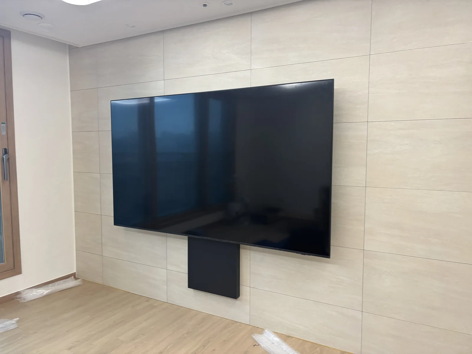 부자TV 벽걸이TV 시공 사진 — 촬영 현장 구로구 항동 — 무타공 · 삼성 85인치