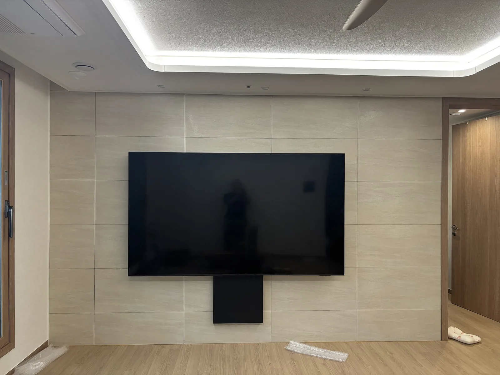 부자TV 벽걸이TV 시공 사진 — 촬영 현장 구로구 항동 — 무타공 · 삼성 85인치