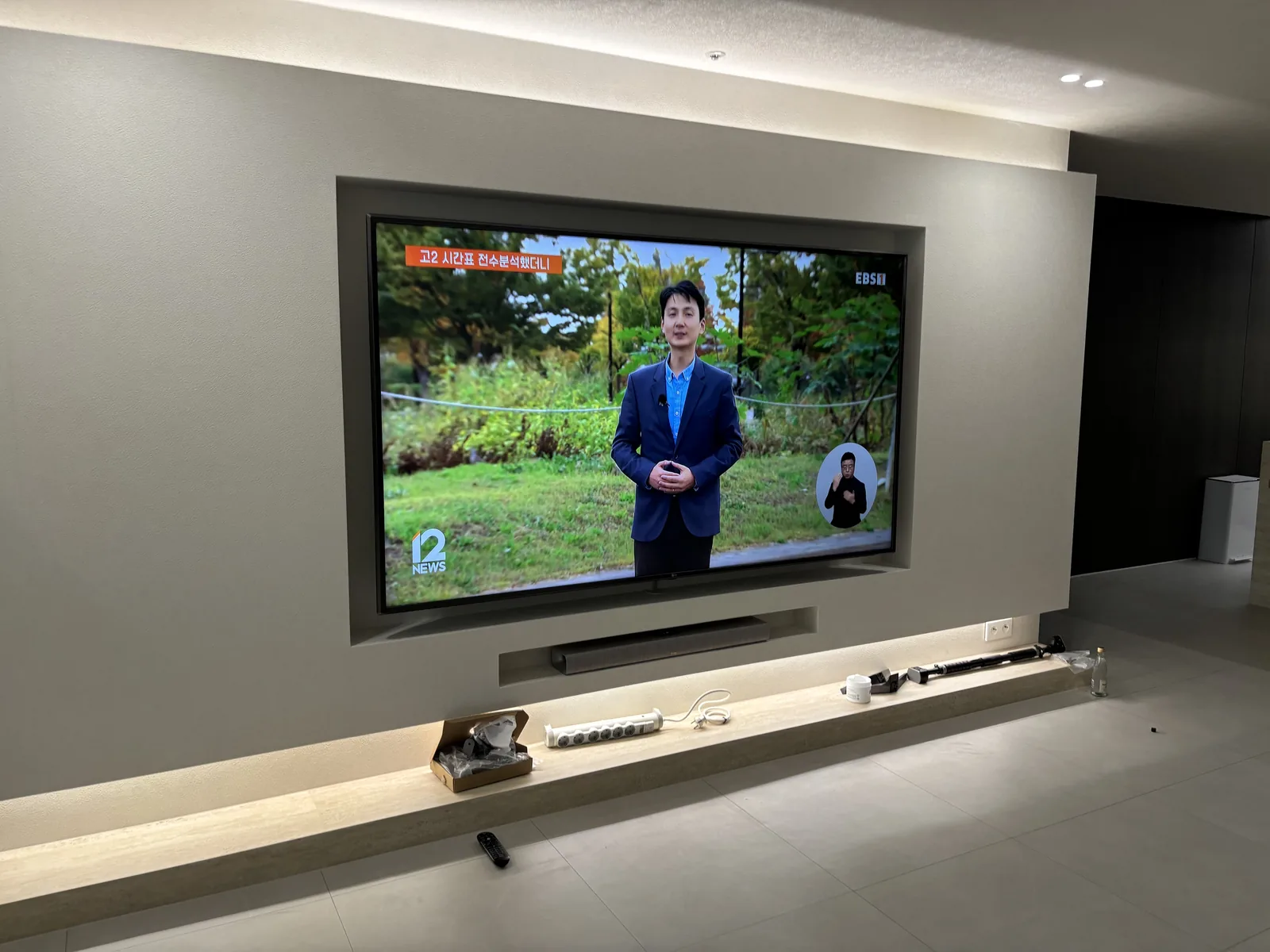 부자TV 벽걸이TV 시공 사진 — 촬영 현장 성동구 서울숲아이파크 — 타공 · LG 85인치 · 매립장