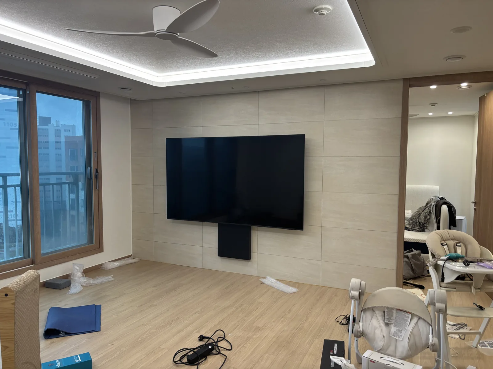 부자TV 벽걸이TV 시공 사진 — 촬영 현장 구로구 항동 — 무타공 · 삼성 85인치
