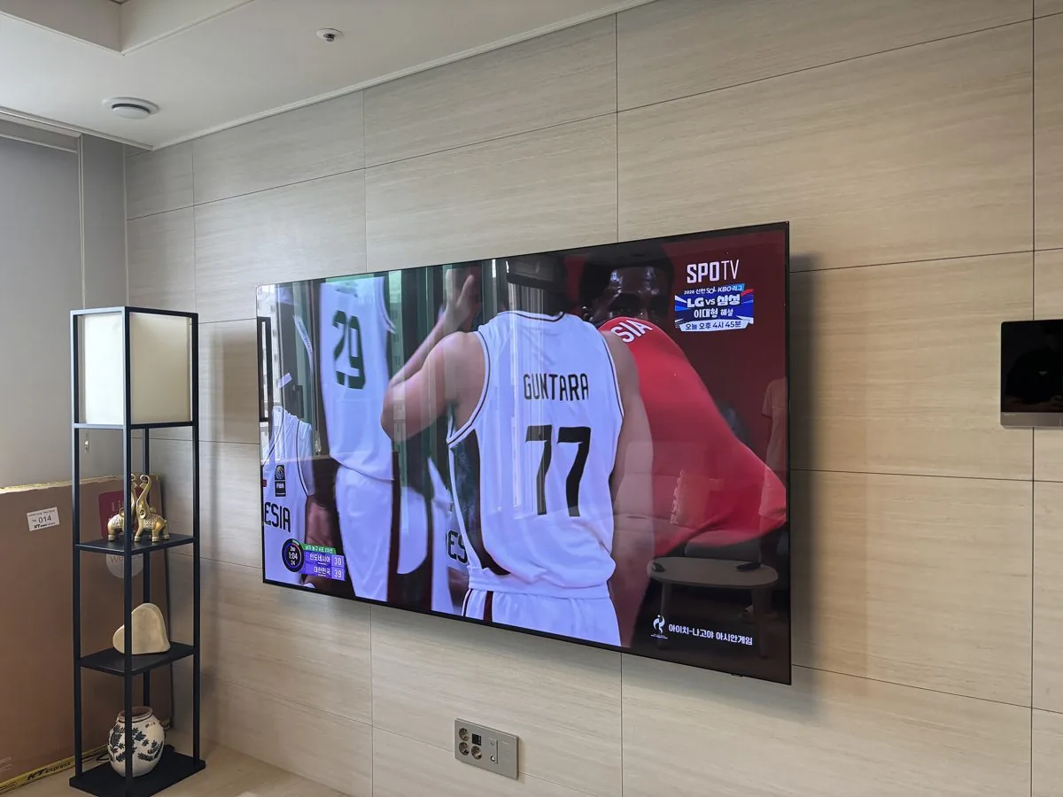 벽면 손상을 줄이는 방식 — 벽걸이TV 실제 시공 사진 (촬영 현장 수원 영통구 영통아이파크캐슬3단지)